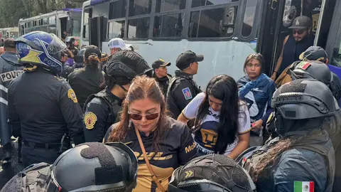 Integrantes de barras de animación de Pumas llegan a CU | MIGUEL PONTÓN