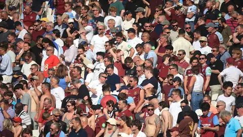 Aficionados de West Ham en la Jornada 38 de la Premier League | AP