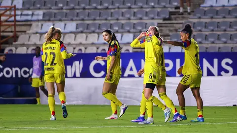 Jugadores del América celebrando el gol del empate ante Washington | IMAGO 7