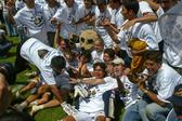 Jugadores de Pumas celebran el título del Clausura 2004 | MEXSPORT