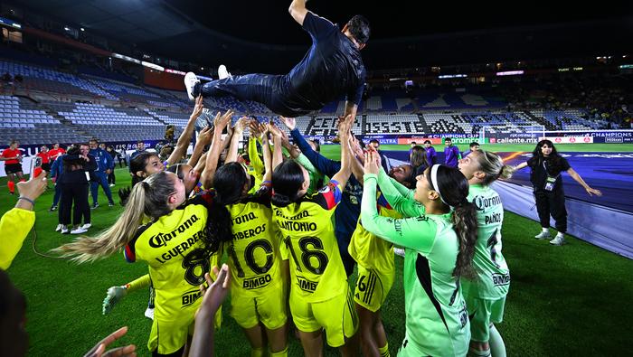 Jugadoras de América celebran con Ángel Villacampa la Concacaf W Champions Cup | MEXSPORT