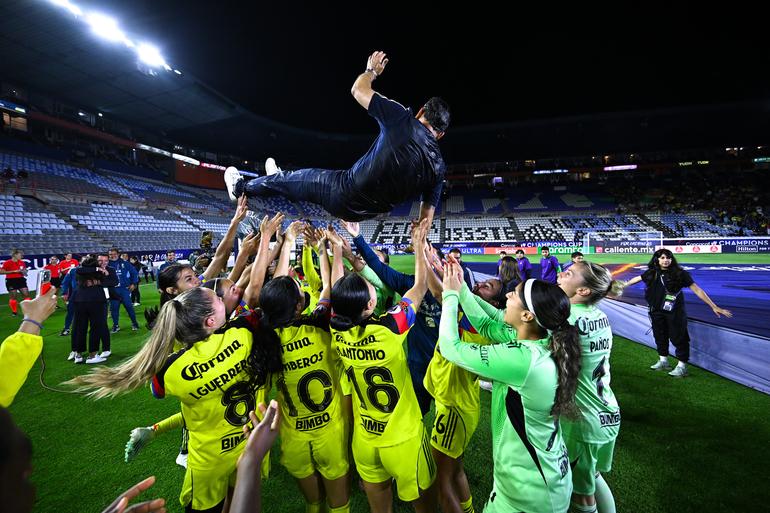 Jugadoras de América celebran con Ángel Villacampa la Concacaf W Champions Cup | MEXSPORT