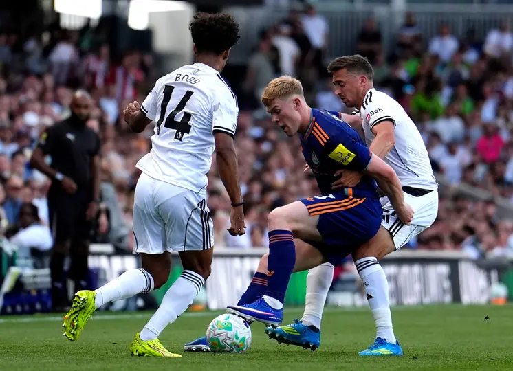 Derrota de Newcastle ante el Fulham | AP