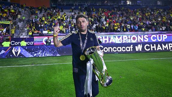 Ángel Villacampa celebra en la Concacaf W Champions Cup | MEXSPORT