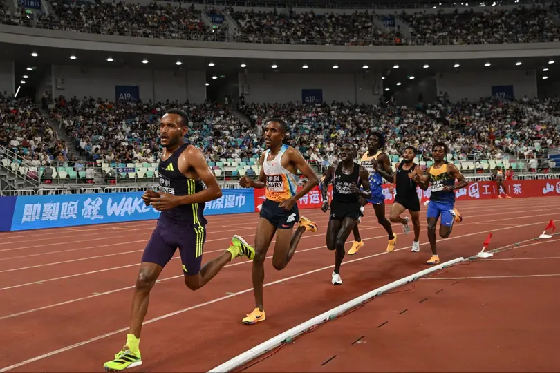 Eduardo Herrera en el pelotón principal en los 5000m de la Diamond League | AFP