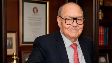 Coello Trejo encabezó investigaciones contra corrupción y narcotráfico durante su carrera./ IG: topsmexicolosmejoresabogados.