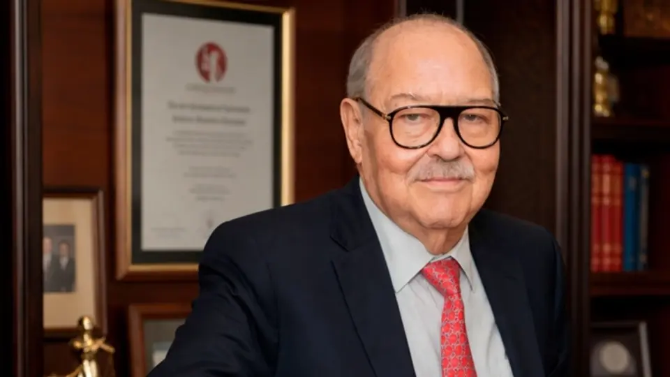 Coello Trejo encabezó investigaciones contra corrupción y narcotráfico durante su carrera./ IG: topsmexicolosmejoresabogados.