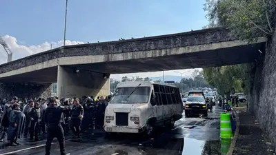 Policía de la Ciudad de México 'recibe' a afición universitaria en las inmediaciones de CU