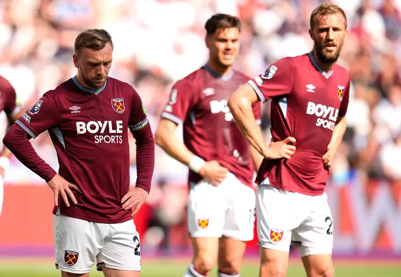 Jugadores de West Ham en lamento | AP
