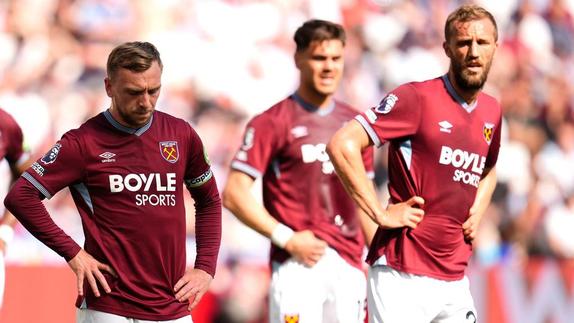 Jugadores de West Ham en lamento | AP