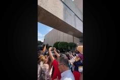 ¡Locura en hotel de concentración! Afición de Pumas despide a su equipo antes de la Final