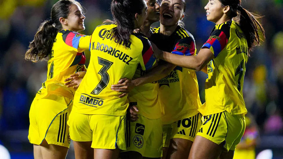 Geyse Ferreira festejando su golazo con las jugadoras del América | IMAGO 7