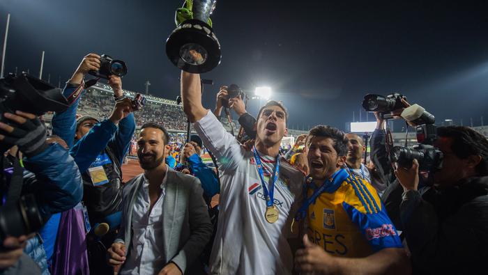 Tigres festeja el título del Apertura 2015, en el Olímpico de CU. l MEXSPORT