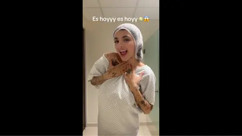 Karely Ruiz subió un video a sus redes para mostrar que estaba a punto de entrar al quirófano / IG: @karelyruiz