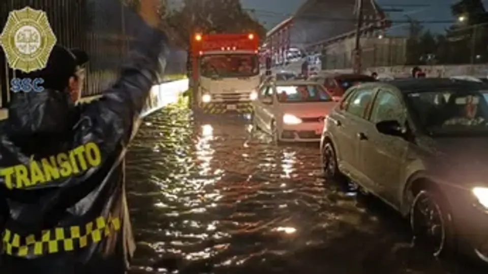 Autoridades capitalinas advirtieron sobre posibles inundaciones, encharcamientos y corrientes de agua en distintas vialidades./ SSC