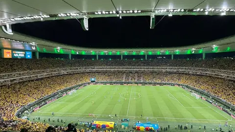 Estadio Guadalajara lleno de fanáticos colombianos | ALFREDO OLIVARES