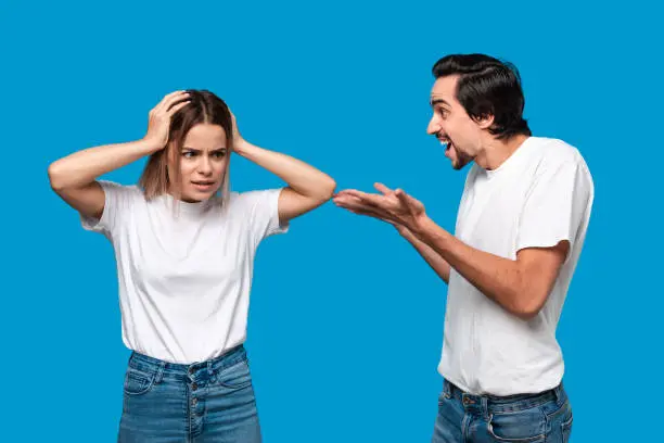 No fue lo que hizo antes de conocerla… fue lo que esa versión de él le hizo imaginar después. / iStock