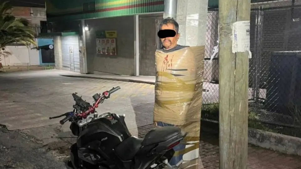Presuntos ladrones fueron hallados amarrados a postes en distintas zonas de Lagos de Moreno. / X: @LuisCardenasMx