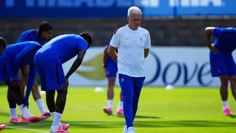 Didier Deschamps no estará en el banquillo de Francia tras el fallecimiento de su madre