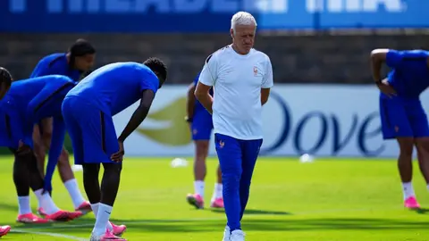 Didier Deschamps no estará en el banquillo de Francia tras el fallecimiento de su madre