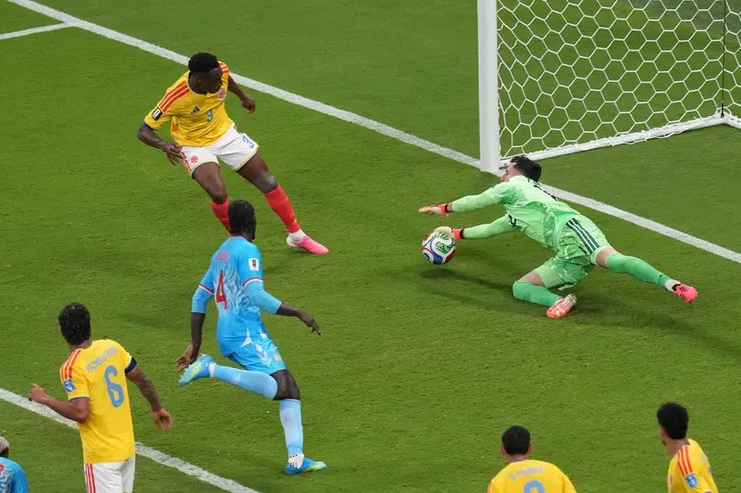 Camilo Vargas con una importante atajada en el partido entre Colombia y RD del Congo | AP