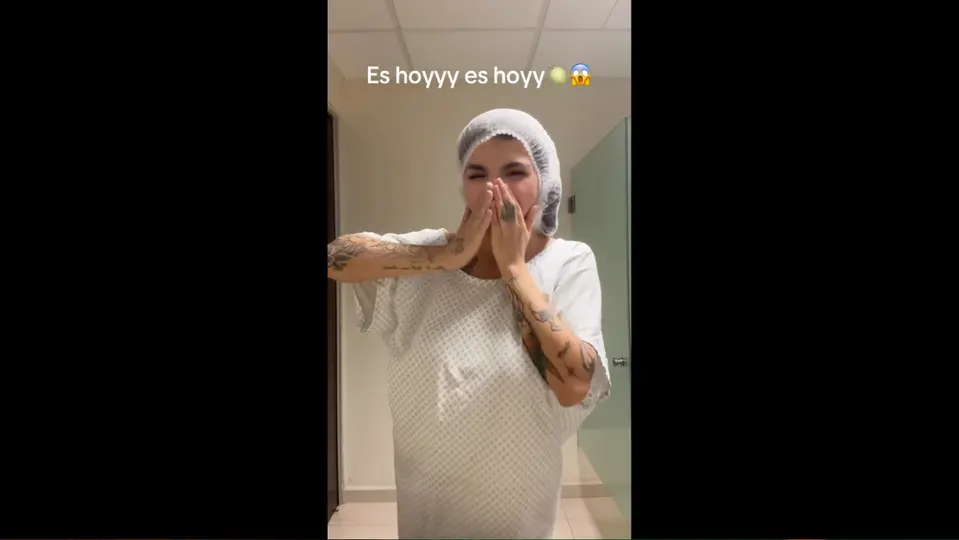 Hasta el momento no ha dicho a qué cirugía se sometió, pero todo indica que es de senos / IG: @karelyruiz