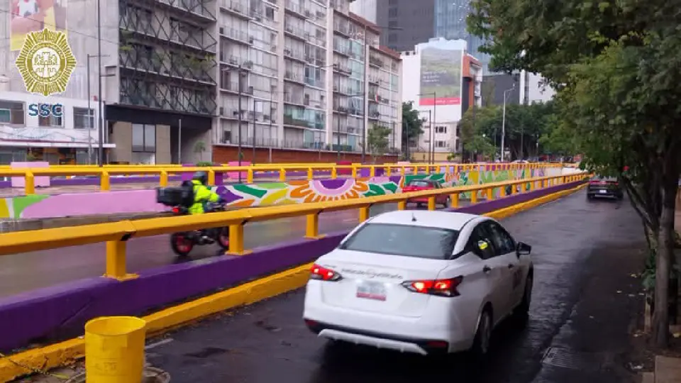 Los vehículos con engomado rojo, placas 3 y 4, y holograma 1 y 2, no circulan / FB: @orientadorvial