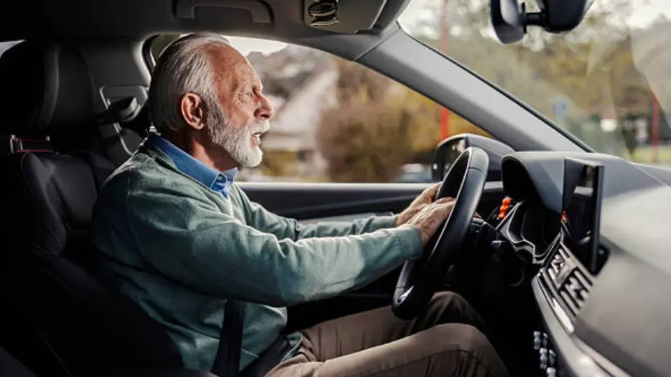 El trámite de licencia de conducir permanente puede realizarse a cualquier edad, siempre que se cumplan los requisitos establecidos. / iStock