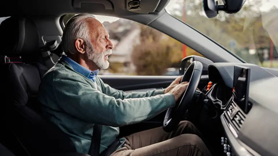 El trámite de licencia de conducir permanente puede realizarse a cualquier edad, siempre que se cumplan los requisitos establecidos. / iStock