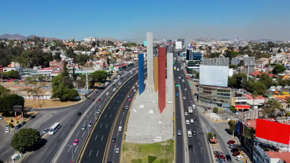 Fueron creadas por Mathias Goeritz y Luis Barragán en 1957, es considerado un referente del arte urbano monumental en México. / iStock