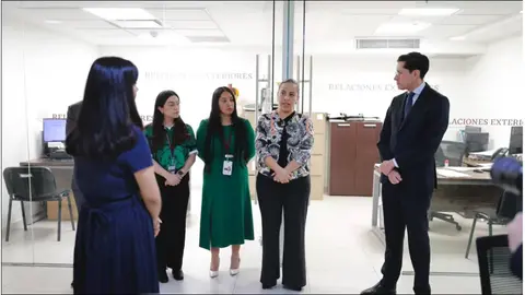 Roberto Velasco Álvarez supervisó la atención a usuarios en la oficina de pasaportes de Coyoacán como parte de los planes de modernización de la SRE./ SRE