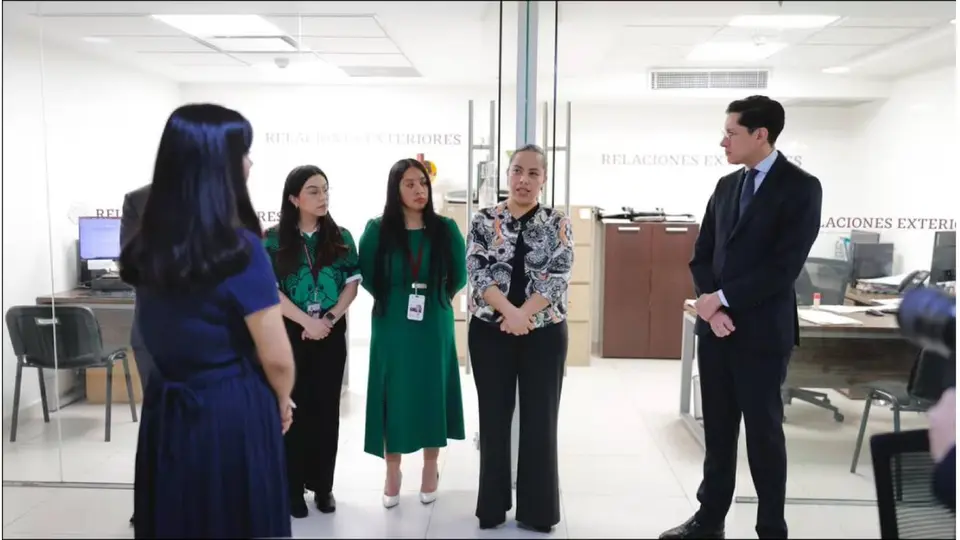 Roberto Velasco Álvarez supervisó la atención a usuarios en la oficina de pasaportes de Coyoacán como parte de los planes de modernización de la SRE./ SRE