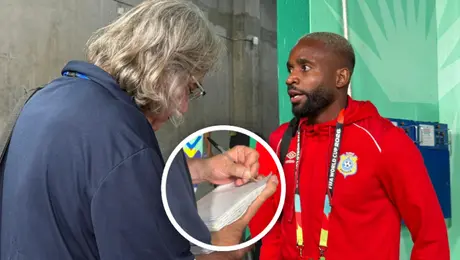 Lions Bernard, el reportero francés que desafía la era digital con su libreta