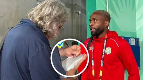 Lions Bernard, el reportero francés que desafía la era digital con su libreta