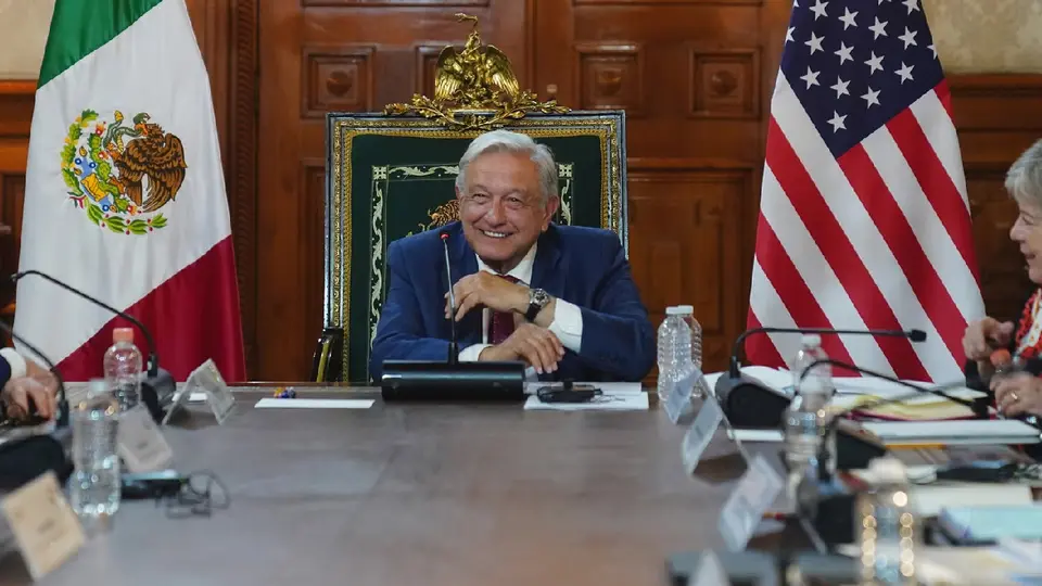La presidenta Sheinbaum reaccionó criticando a El Universal por la entrevistas donde se habla de AMLO / Especial