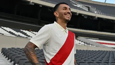 ¡Feliz! Ángel Correa luce la camiseta de River Plate y manda contundente mensaje