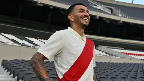 ¡Feliz! Ángel Correa luce la camiseta de River Plate y manda contundente mensaje