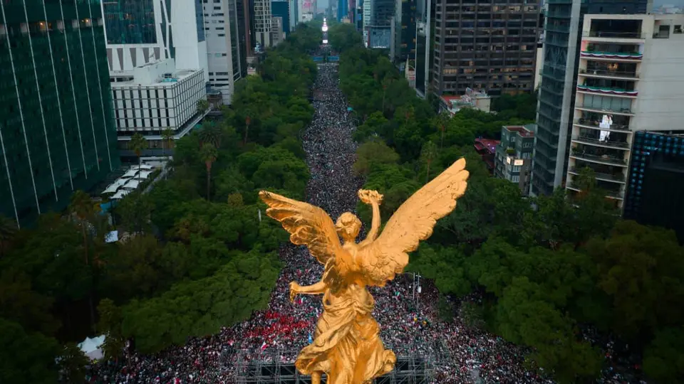 La hospitalidad de los mexicanos fue uno de los aspectos mejor evaluados por los visitantes que acudieron al Mundial 2026./ X: @ClaraBrugadaM