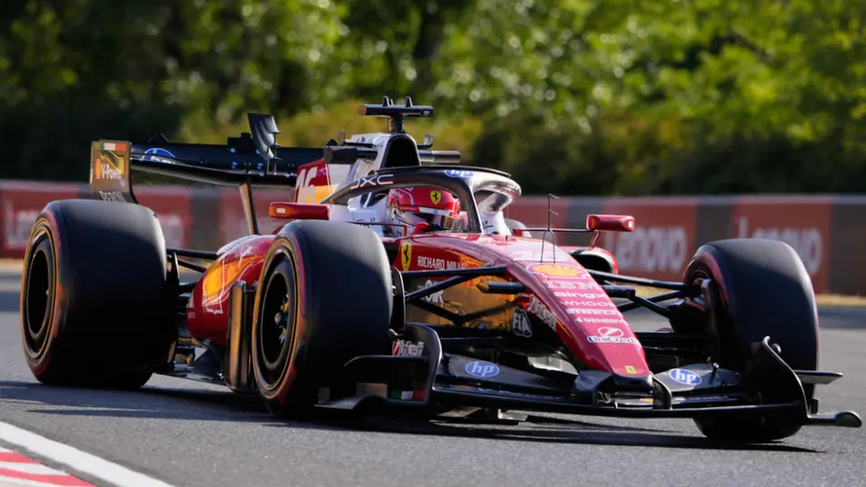 Hamilton domina la Práctica 2 del GP de Hungría; Ferrari ilusiona con un contundente 1-2