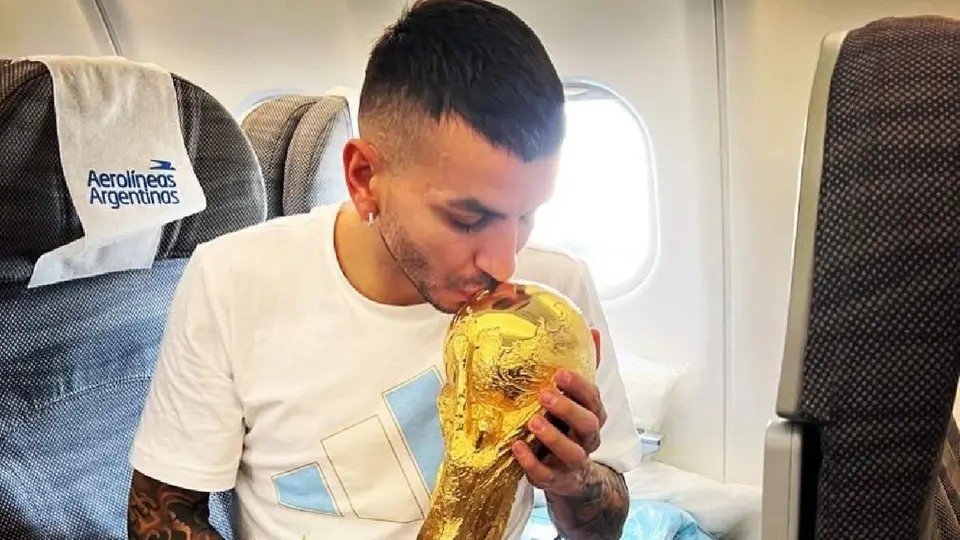 Ángel Correa con la Copa del Mundo | IG: angelcorrea32