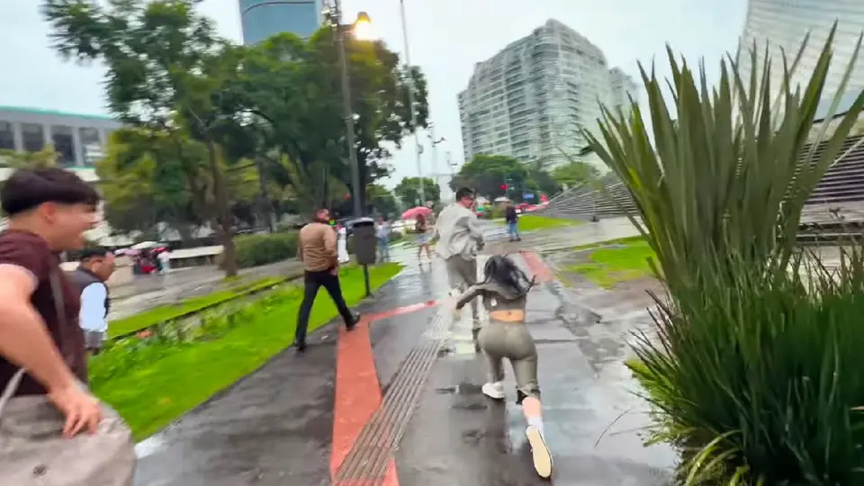 El momento de la caída  quedó registrado en su Vlog 2 / YT @Sol León