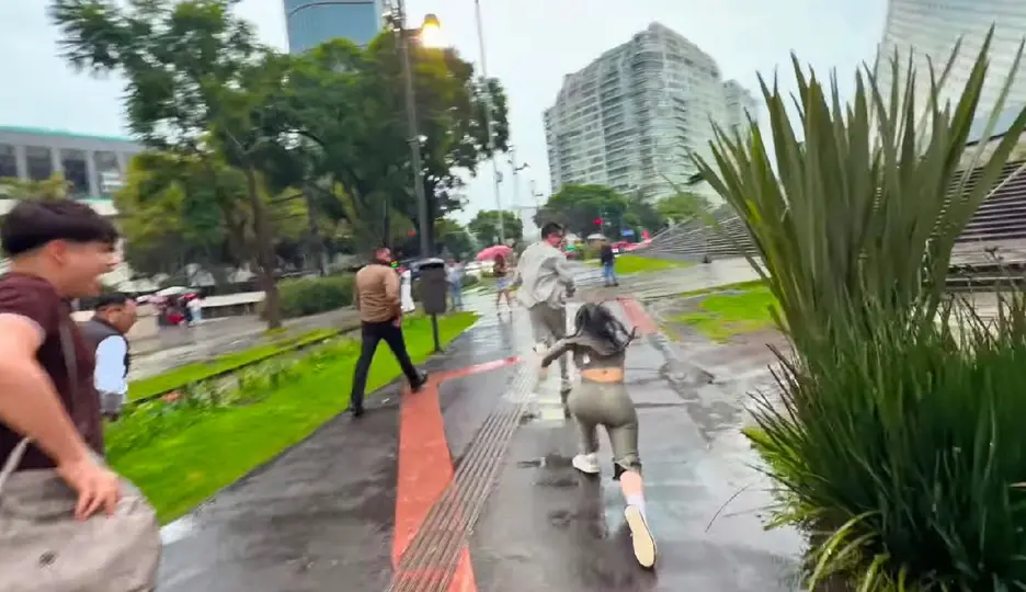 El momento de la caída  quedó registrado en su Vlog 2 / YT @Sol León