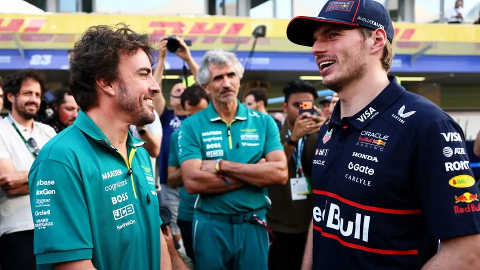 Verstappen y Alonso previo al Gran Premio de Abu Dhabi 2025 | RED BULL