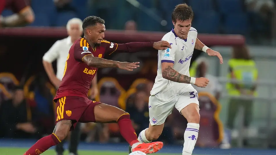 Error de Mastantuono le cuesta un gol a la Fiorentina en la goleada ante Roma