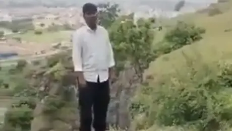 Joven muere tras caer de un barranco por un iPhone; sus padres también perdieron la vida