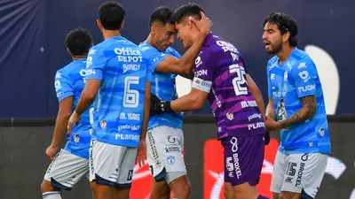 ¡A lo Miguel Calero! Carlos Moreno rescata a Pachuca con gol de cabeza ante San Luis