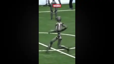 Robot festeja como Cristiano Ronaldo