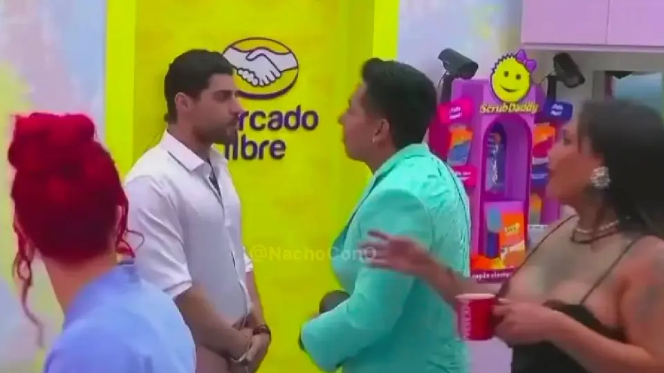 El conflicto continuó después de la transmisión en vivo / Captura de pantalla