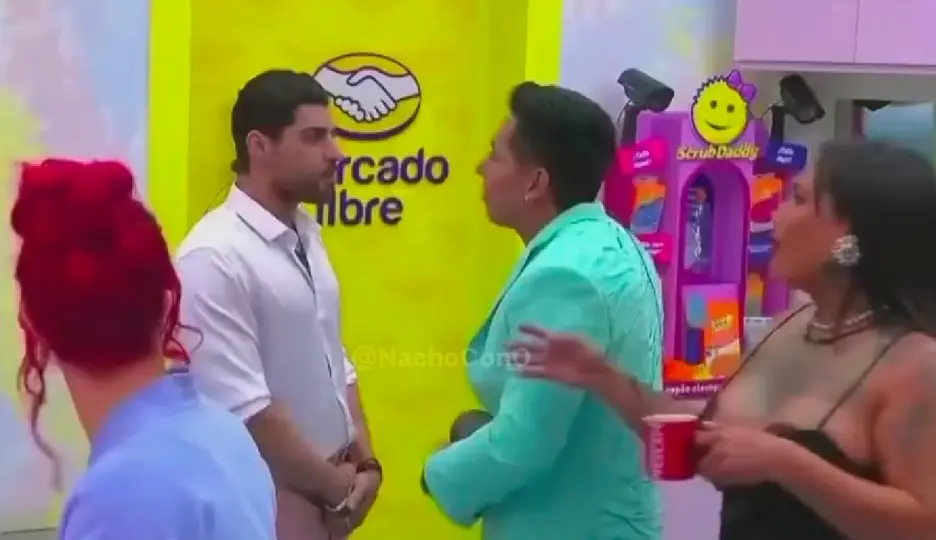 El conflicto continuó después de la transmisión en vivo / Captura de pantalla