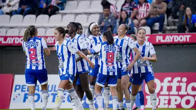 Pachuca remonta y frena la racha perfecta de Chivas Femenil